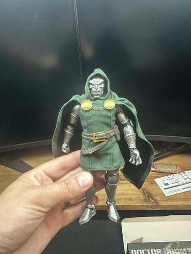 Modellino mezco marvel doctor - mezco,