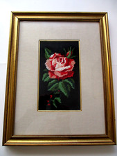 Quadro a mezzo punto con fiori, rose, ricamato a mano e incorniciato anni '60