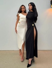 Abito con spilla in tina nero Asta Resort nuovo con etichetta S