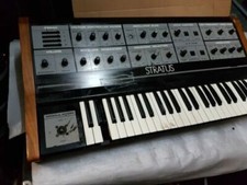 CRUMAR STRATUS SYNTHESIZER -