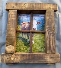 Finestra in legno con grata in