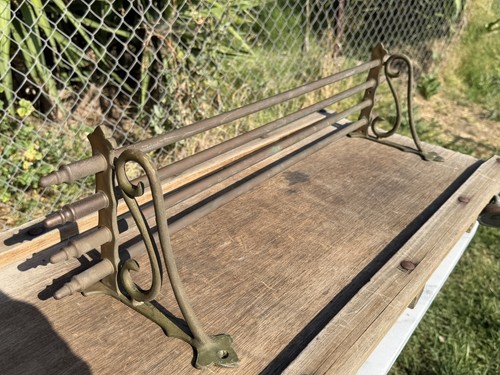 Scaffale portapacchi treno