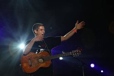 Daniel Jamet performs with