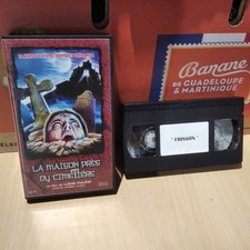 La maison près du cimetière