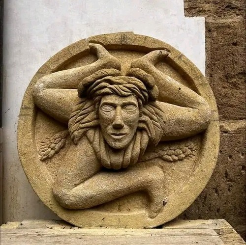 Scultura pietra - in,