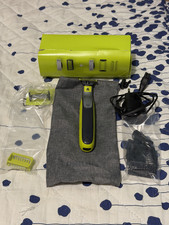 Philips OneBlade Set di Rasoio 1 Lama Viso, 1 Lama Corpo e 5 Pettini...