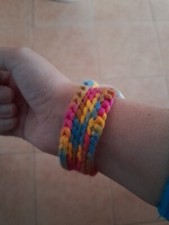 braccialetto cotone uncinetto arcobaleno