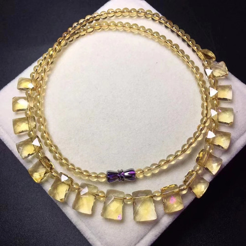Collana con pietre gialle