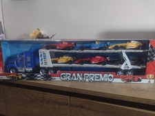 Camion con rimorchio bisarca