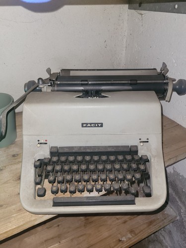 Macchina scrivere facit - macchina, da