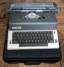 Macchina da scrivere Olympia