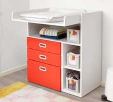 Fasciatoio IKEA Stuva rosso, armadio e cassettiera