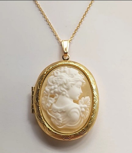 Collana medaglione ritratto