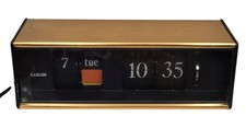 Caslon 601 Vintage Flip Clock