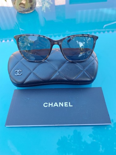 Chanel collection bouton - chanel,