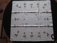 Tovaglietta da tè ricamata a