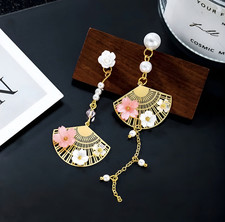 Orecchini pendenti floreali