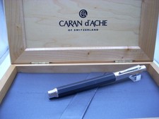 CARAN d'ACHE ROLLER BALL -
