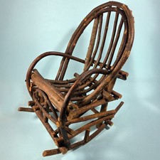 Sedia per bambole in vimini