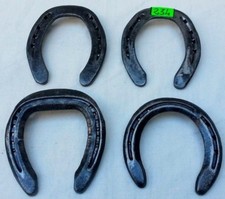 234. LOTTO 4 VECCHI FERRI DI CAVALLO ANTICHI IN FERRO BATTUTO