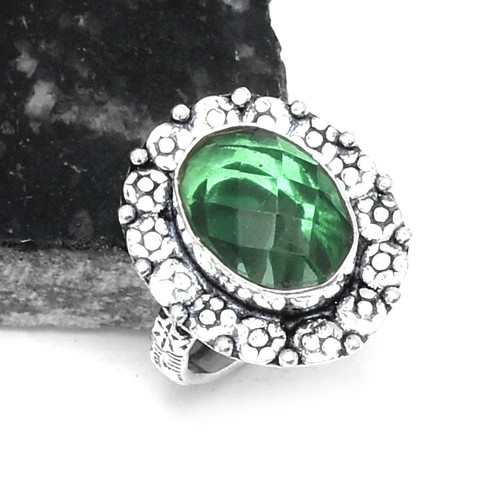 Anello etnico fatto - , mano