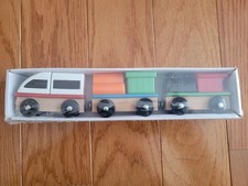 Treno magnetico in legno nuovo