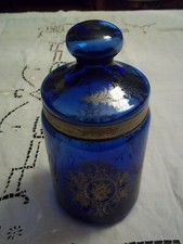 Vecchio vaso in vetro con decorazione in argento