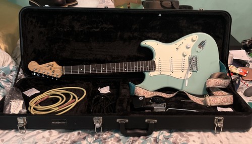 Squier bullet strat - squier,