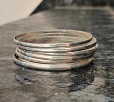 Set di 7 braccialetti in