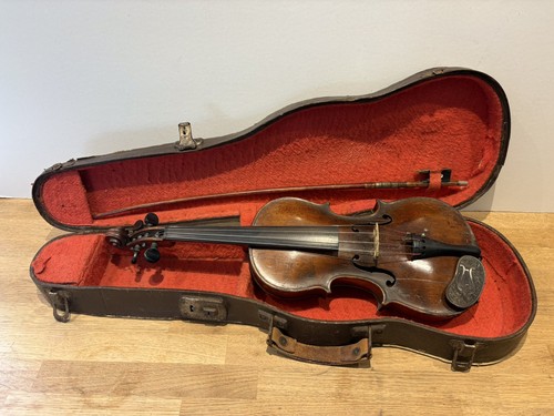 Violino vintage con supporto