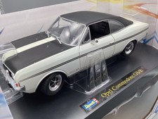 Modellini auto 1:18 Revell