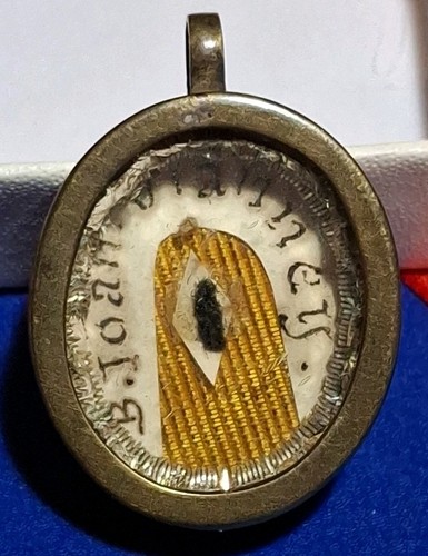 Relic reliquary reliquia - relic,