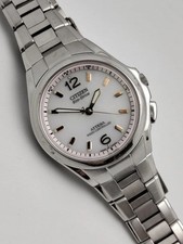 Orologio solare radiocontrollato da donna CITIZEN ATTESA in titanio leggero