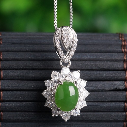 Collana ciondolo giada