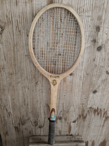 Vecchia racchetta tennis - vecchia,