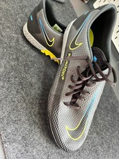 Scarpa da calcio Nike Junior Phantom Venom Club Turf Volt/ossidiana-volt AO0400 717