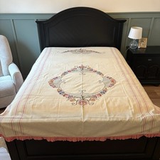 Antico copriletto ricamato