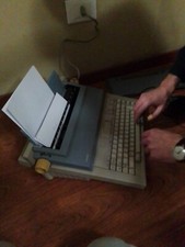 Macchina da scrivere elettronica Olivetti ET Personal 56 Vintage Funzionante