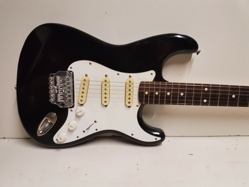 Squier 1987 fender - by,