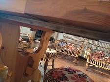 tavolo e panca Angolare Con 2 Puff In Vimini stile  taverna