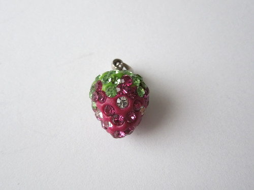 Ciondolo fragola strass 18kgp - ciondolo,