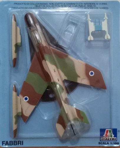 Modellino aereo militare