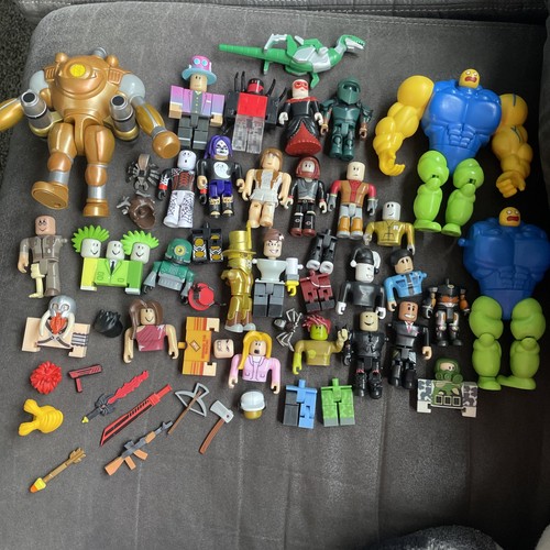 Roblox huge set figurines - roblox,