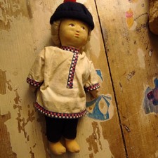 Bambolotto anni 20/30  in stoffa, viso dipinto a mano, H. 24 cm