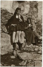 LACONI (Oristano), Costumi, Vecchi al sole, serie Visioni di Sardegna