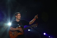 Daniel Jamet performs with