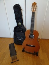 Chitarra classica 95cm come nuova + custodia,  piedistallo e poggiapiedi.