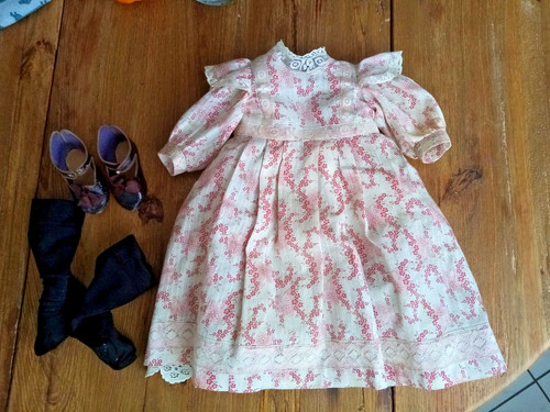 Ancienne robe chaussures de - et,