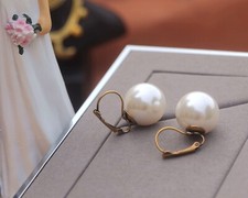 Orecchini a Monachella Dorato Grande Perla Bianca Class Retrò 18mm EE3