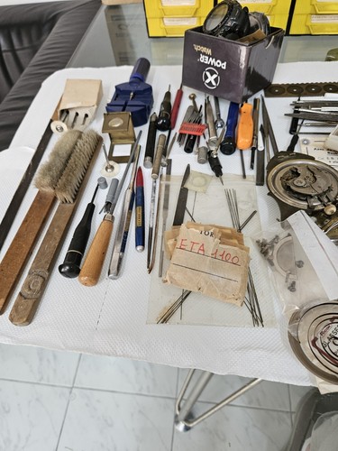Attrezzature forniture di - e,